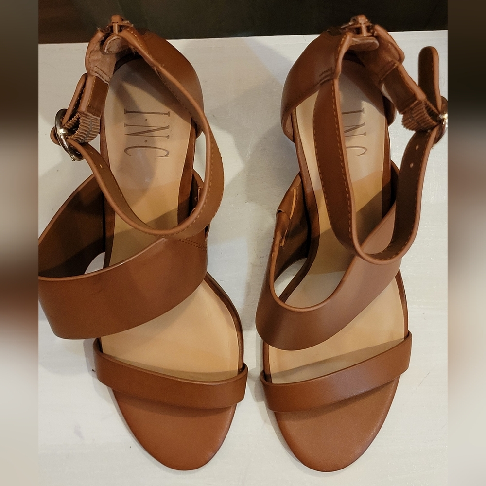 NWOT - INC International Concepts Brown Heel. Woman's Size 6 1/2. - Picture 5 of 9